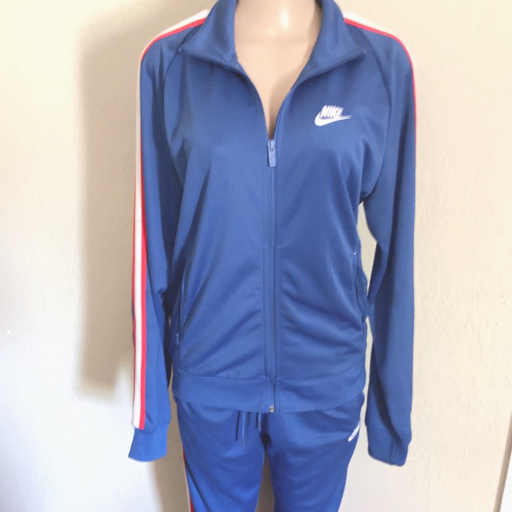 Nike Jogger Suit 2-Piece Outfit Set